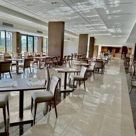 Phoenix Hotel & Wellness Sheikh Zayed City Exterior photo